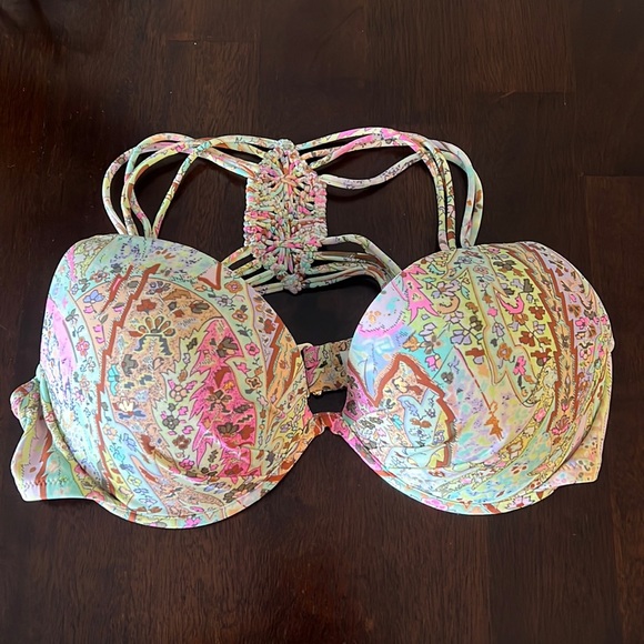 Victoria’s Secret Swimsuit Top - Picture 1 of 3